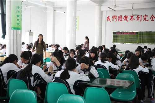 2019深圳东方英文书院中考录取分数线是多少