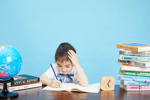 政协委员建议取消小学生家庭作业 推迟小学放学时间