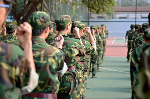 高中学校学生军事训练教学大纲于2021年8月1日起全国施行