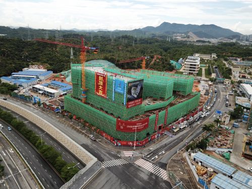 深圳香港培侨书院龙华信义学校封顶 预计今年9月开学
